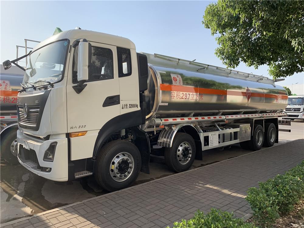 國六前四后八東風天龍29.7方油罐車圖片2